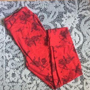 LOVE LuLaRoe Cupid leggings OS NWOT.